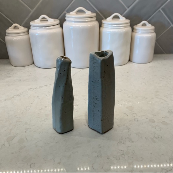 🚨LAST CHANCE 🚨Handmade Pair Gray  Dragon Fly Ceramic Bud Vases - Picture 6 of 6